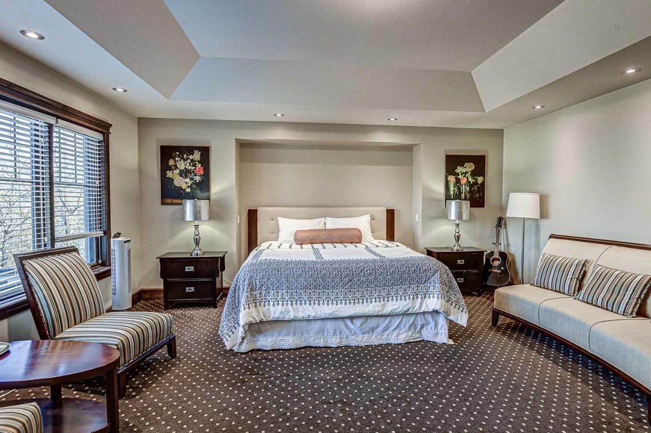 Westmount River Inn YYC Exteriör bild