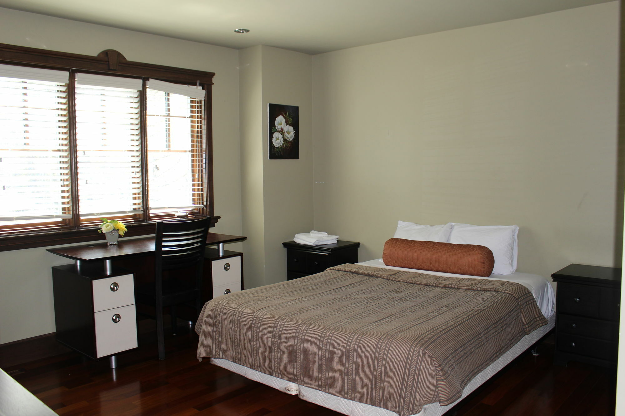 Westmount River Inn YYC Exteriör bild