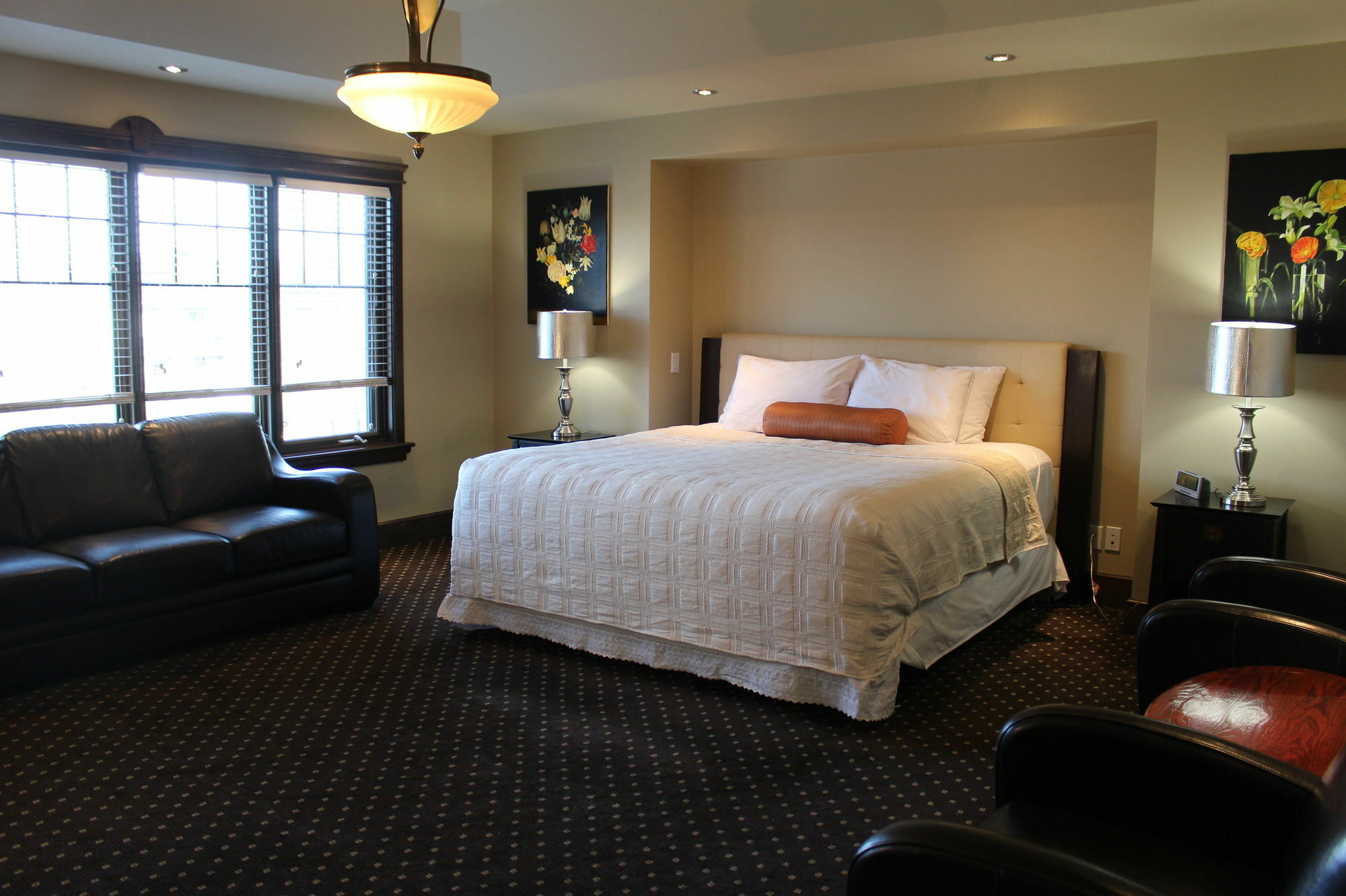 Westmount River Inn YYC Exteriör bild